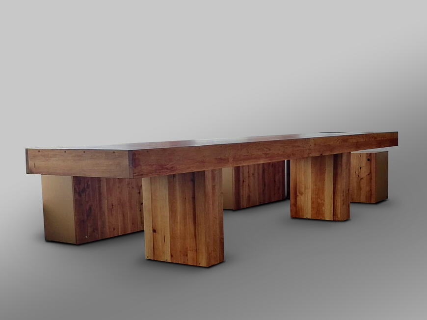 Melnalkšņa masīvkoka galds