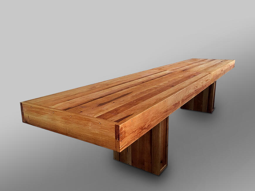 Melnalkšņa masīvkoka galds